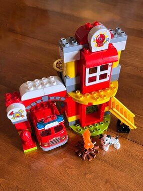 Duplo fire station and firetruck